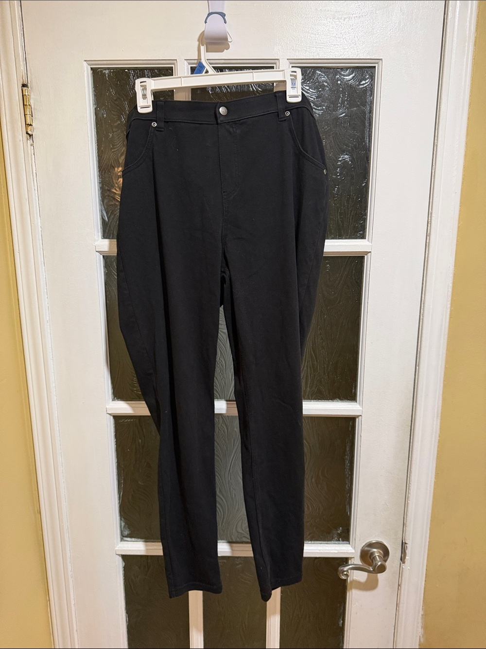 HUE Black High-Rise Straight Pants